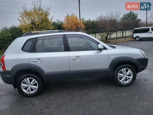 Серый Хендай Туксон, объемом двигателя 2 л и пробегом 100 тыс. км за 10400 $, фото 16 на Automoto.ua