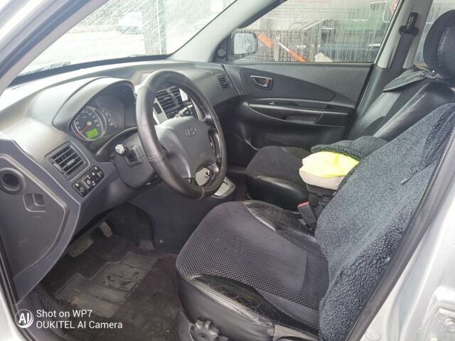 Сірий Хендай Туксон, об'ємом двигуна 2.7 л та пробігом 204 тис. км за 7900 $, фото 7 на Automoto.ua