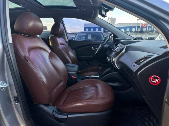 Серый Хендай Туксон, объемом двигателя 2.4 л и пробегом 150 тыс. км за 12990 $, фото 13 на Automoto.ua