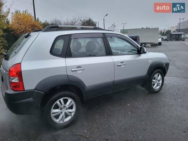 Серый Хендай Туксон, объемом двигателя 2 л и пробегом 100 тыс. км за 10400 $, фото 18 на Automoto.ua