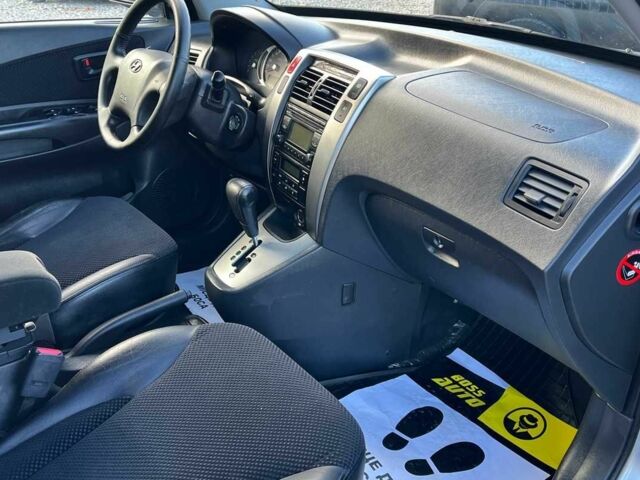 Хендай Туксон 2010 в Коломые на Automoto.ua Серый Хендай Туксон, объемом двигателя 2 л и пробегом 99 тыс. км за 9200 $, фото 13 на Automoto.ua