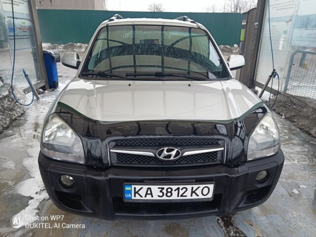 Сірий Хендай Туксон, об'ємом двигуна 2.7 л та пробігом 204 тис. км за 7900 $, фото 1 на Automoto.ua