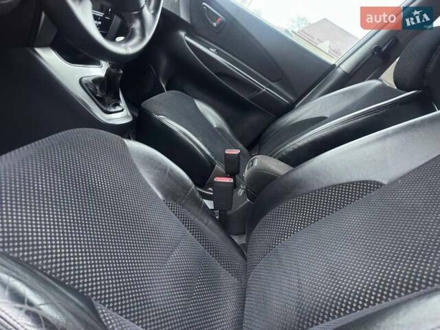 Сірий Хендай Туксон, об'ємом двигуна 1.98 л та пробігом 149 тис. км за 9650 $, фото 41 на Automoto.ua