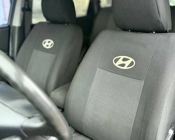 Серый Хендай Туксон, объемом двигателя 2 л и пробегом 92 тыс. км за 10500 $, фото 20 на Automoto.ua