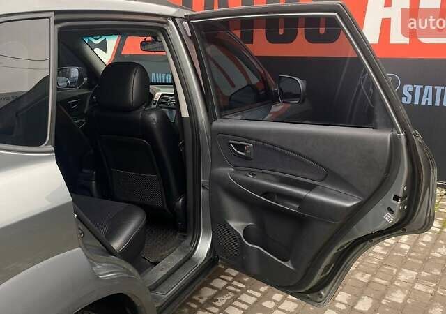 Серый Хендай Туксон, объемом двигателя 1.98 л и пробегом 174 тыс. км за 9500 $, фото 28 на Automoto.ua