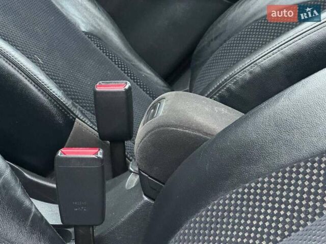 Сірий Хендай Туксон, об'ємом двигуна 1.98 л та пробігом 149 тис. км за 9650 $, фото 40 на Automoto.ua