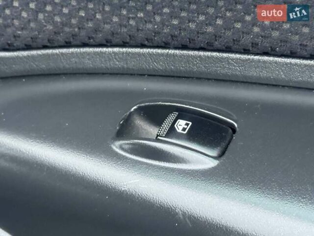 Сірий Хендай Туксон, об'ємом двигуна 1.98 л та пробігом 149 тис. км за 9650 $, фото 11 на Automoto.ua