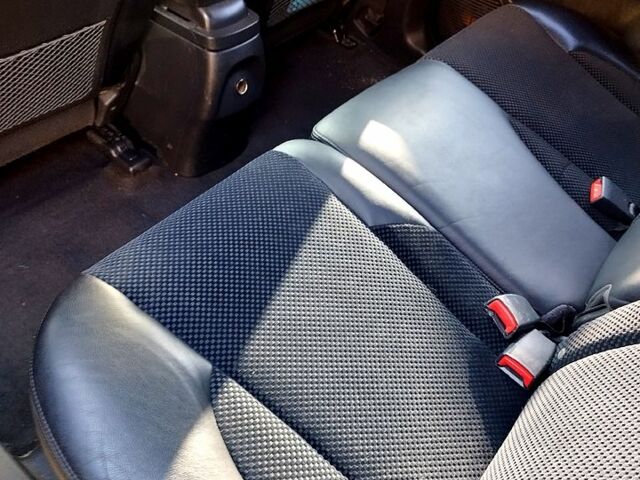 Серый Хендай Туксон, объемом двигателя 2 л и пробегом 178 тыс. км за 10000 $, фото 7 на Automoto.ua