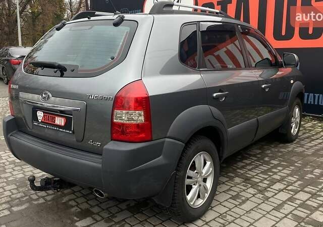 Серый Хендай Туксон, объемом двигателя 1.98 л и пробегом 174 тыс. км за 9500 $, фото 6 на Automoto.ua