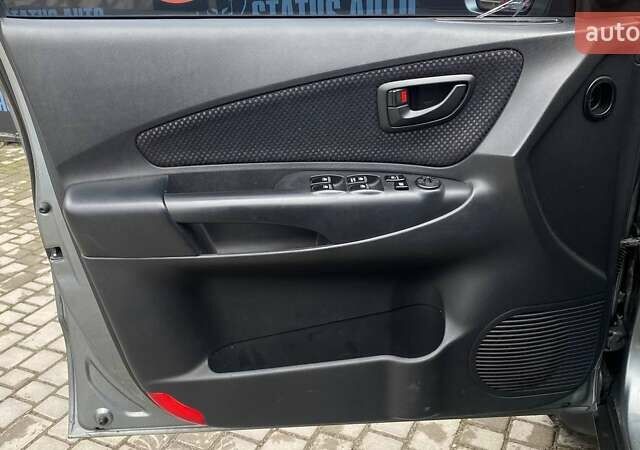 Серый Хендай Туксон, объемом двигателя 1.98 л и пробегом 174 тыс. км за 9500 $, фото 12 на Automoto.ua