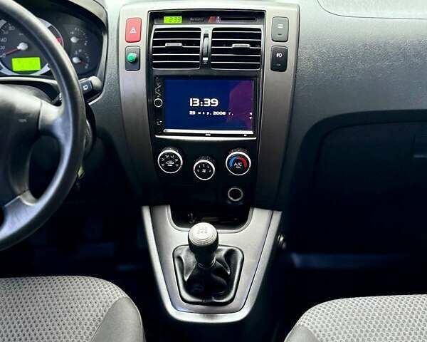 Серый Хендай Туксон, объемом двигателя 2 л и пробегом 92 тыс. км за 10500 $, фото 24 на Automoto.ua