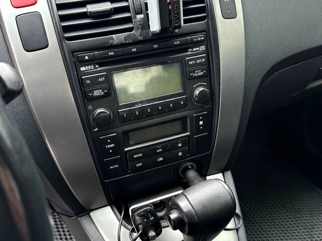 Серый Хендай Туксон, объемом двигателя 2 л и пробегом 150 тыс. км за 9900 $, фото 13 на Automoto.ua