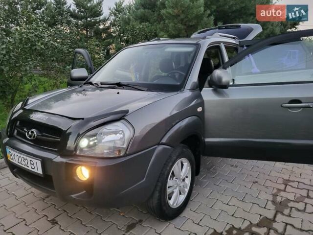 Сірий Хендай Туксон, об'ємом двигуна 2 л та пробігом 139 тис. км за 9888 $, фото 88 на Automoto.ua