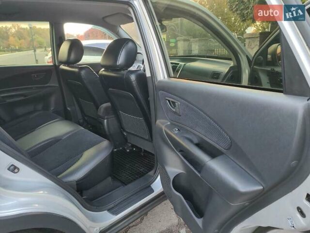Хендай Туксон 2011 в Сумах на Automoto.ua Серый Хендай Туксон, объемом двигателя 2 л и пробегом 147 тыс. км за 9800 $, фото 6 на Automoto.ua