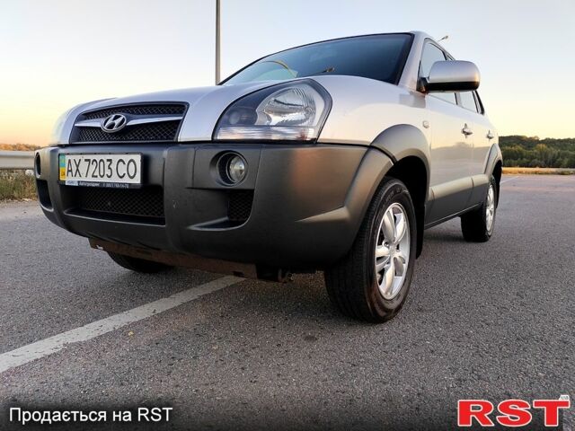 Серый Хендай Туксон, объемом двигателя 2 л и пробегом 263 тыс. км за 8800 $, фото 4 на Automoto.ua