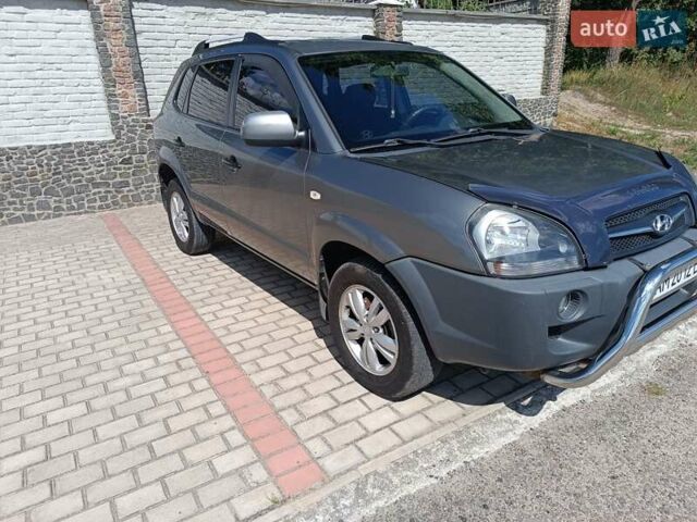 Сірий Хендай Туксон, об'ємом двигуна 2 л та пробігом 159 тис. км за 8800 $, фото 17 на Automoto.ua