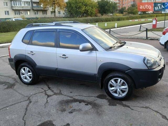 Хендай Туксон 2011 в Сумах на Automoto.ua Серый Хендай Туксон, объемом двигателя 2 л и пробегом 147 тыс. км за 9800 $, фото 1 на Automoto.ua