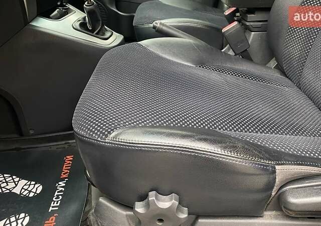 Серый Хендай Туксон, объемом двигателя 1.98 л и пробегом 174 тыс. км за 9500 $, фото 13 на Automoto.ua