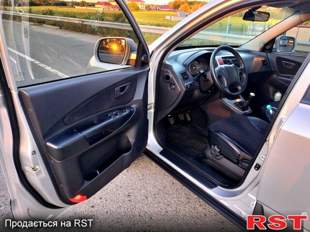 Серый Хендай Туксон, объемом двигателя 2 л и пробегом 263 тыс. км за 8800 $, фото 7 на Automoto.ua