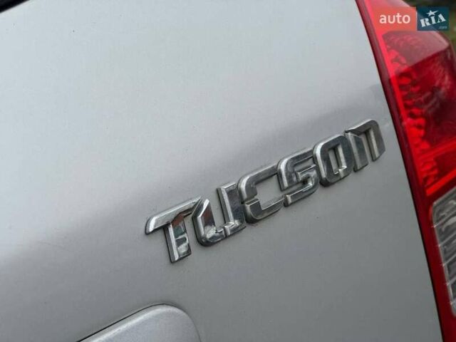 Сірий Хендай Туксон, об'ємом двигуна 1.98 л та пробігом 149 тис. км за 9650 $, фото 31 на Automoto.ua