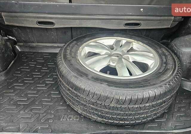 Сірий Хендай Туксон, об'ємом двигуна 1.98 л та пробігом 397 тис. км за 5800 $, фото 5 на Automoto.ua