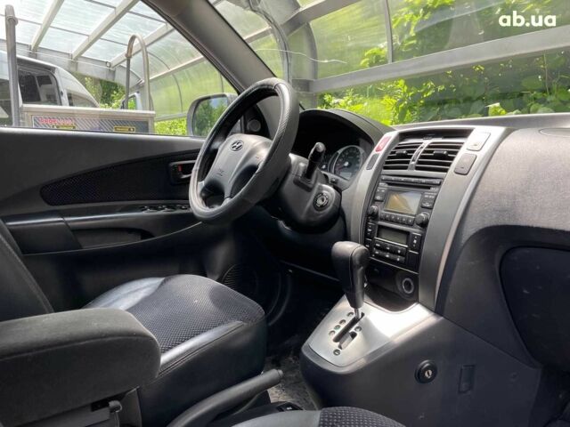 Серый Хендай Туксон, объемом двигателя 2 л и пробегом 240 тыс. км за 10990 $, фото 22 на Automoto.ua