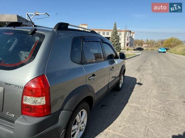 Сірий Хендай Туксон, об'ємом двигуна 1.98 л та пробігом 172 тис. км за 9500 $, фото 4 на Automoto.ua