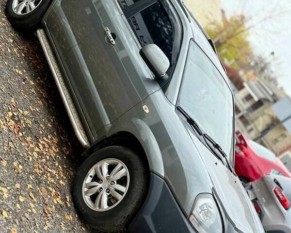 Серый Хендай Туксон, объемом двигателя 2 л и пробегом 92 тыс. км за 10500 $, фото 8 на Automoto.ua