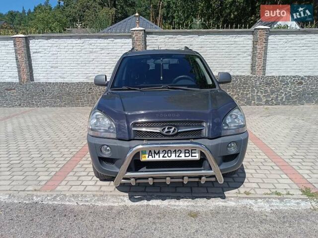 Сірий Хендай Туксон, об'ємом двигуна 2 л та пробігом 159 тис. км за 8800 $, фото 13 на Automoto.ua