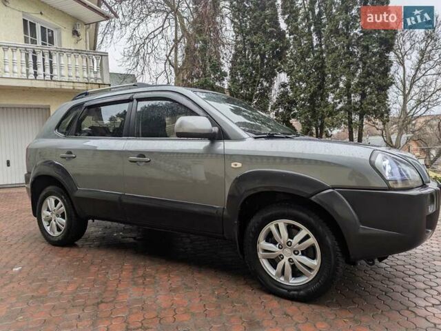 Сірий Хендай Туксон, об'ємом двигуна 1.98 л та пробігом 209 тис. км за 8700 $, фото 11 на Automoto.ua