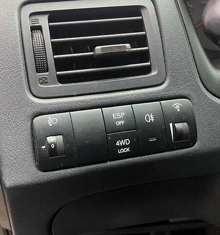 Серый Хендай Туксон, объемом двигателя 1.98 л и пробегом 174 тыс. км за 9500 $, фото 15 на Automoto.ua