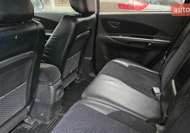 Сірий Хендай Туксон, об'ємом двигуна 1.98 л та пробігом 397 тис. км за 5800 $, фото 10 на Automoto.ua