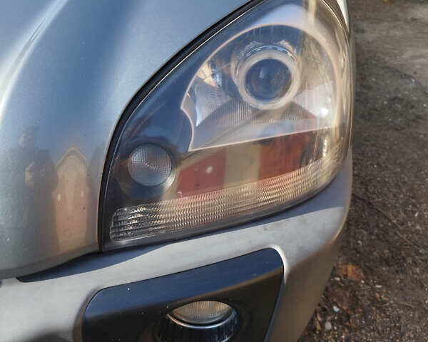 Серый Хендай Туксон, объемом двигателя 2 л и пробегом 168 тыс. км за 9499 $, фото 3 на Automoto.ua