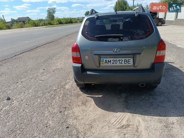 Сірий Хендай Туксон, об'ємом двигуна 2 л та пробігом 159 тис. км за 8800 $, фото 7 на Automoto.ua