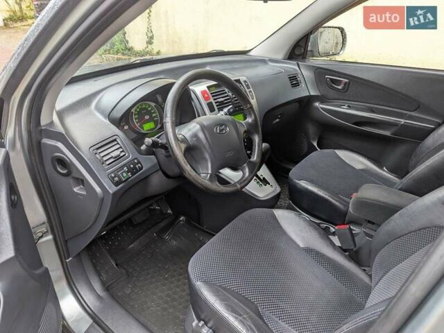 Сірий Хендай Туксон, об'ємом двигуна 1.98 л та пробігом 209 тис. км за 8700 $, фото 14 на Automoto.ua