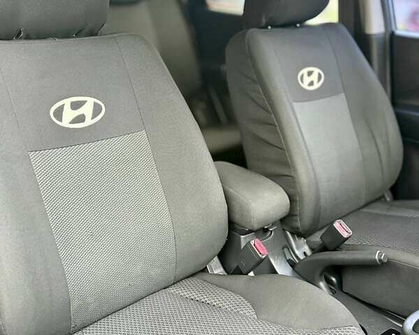 Серый Хендай Туксон, объемом двигателя 2 л и пробегом 92 тыс. км за 10500 $, фото 23 на Automoto.ua