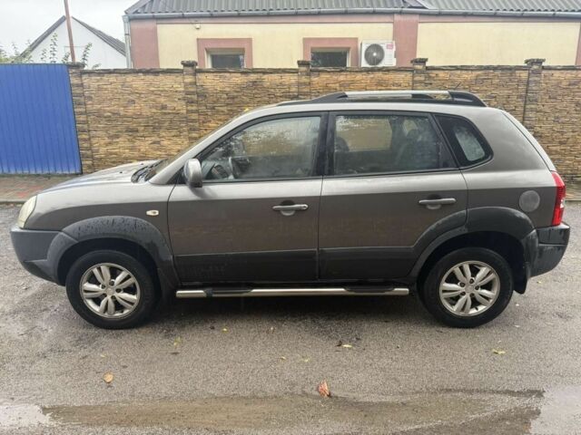 Серый Хендай Туксон, объемом двигателя 2 л и пробегом 43 тыс. км за 8500 $, фото 4 на Automoto.ua