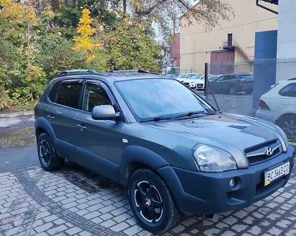 Серый Хендай Туксон, объемом двигателя 2 л и пробегом 255 тыс. км за 9500 $, фото 8 на Automoto.ua