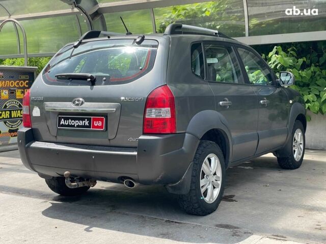 Серый Хендай Туксон, объемом двигателя 2 л и пробегом 240 тыс. км за 10990 $, фото 6 на Automoto.ua