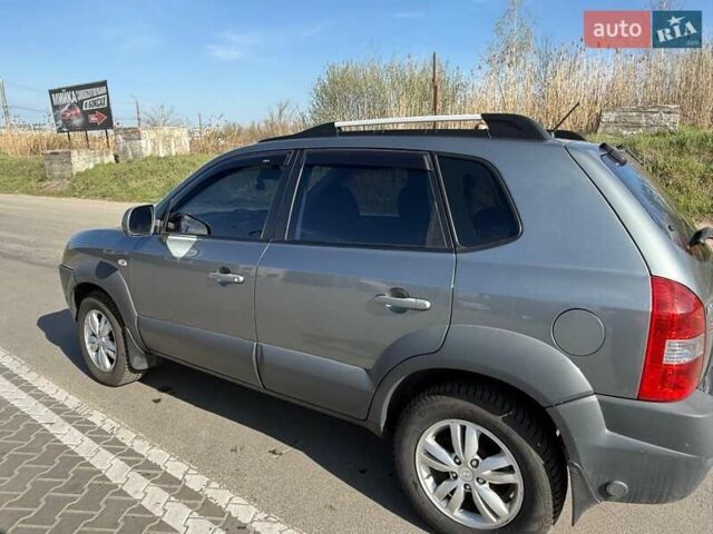 Сірий Хендай Туксон, об'ємом двигуна 1.98 л та пробігом 172 тис. км за 9500 $, фото 2 на Automoto.ua