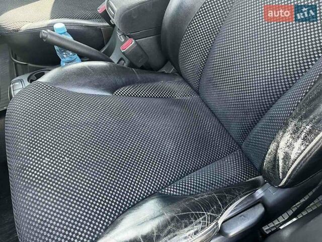 Серый Хендай Туксон, объемом двигателя 1.98 л и пробегом 373 тыс. км за 6800 $, фото 2 на Automoto.ua