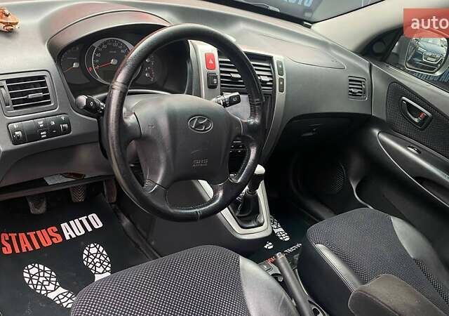 Серый Хендай Туксон, объемом двигателя 1.98 л и пробегом 174 тыс. км за 9500 $, фото 11 на Automoto.ua