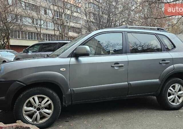 Сірий Хендай Туксон, об'ємом двигуна 1.98 л та пробігом 397 тис. км за 5800 $, фото 7 на Automoto.ua