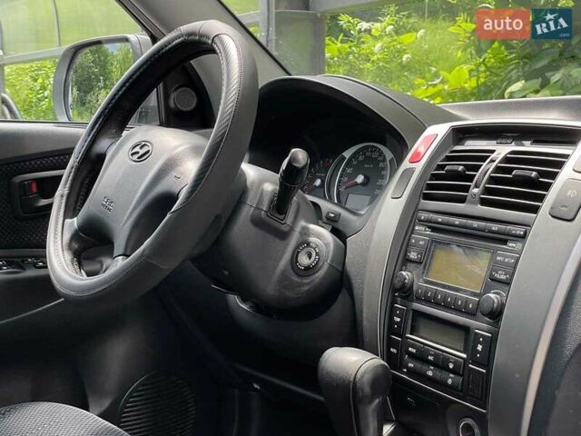 Сірий Хендай Туксон, об'ємом двигуна 2 л та пробігом 240 тис. км за 10790 $, фото 23 на Automoto.ua