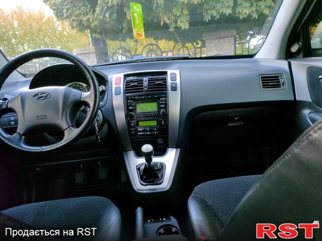 Сірий Хендай Туксон, об'ємом двигуна 2 л та пробігом 147 тис. км за 9800 $, фото 5 на Automoto.ua