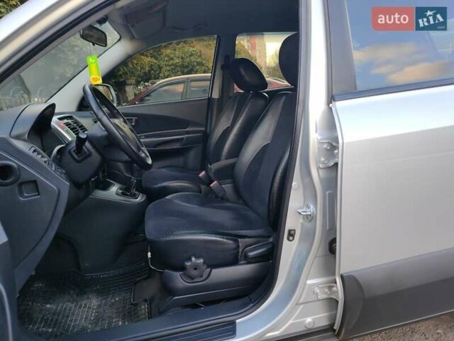 Хендай Туксон 2011 в Сумах на Automoto.ua Серый Хендай Туксон, объемом двигателя 2 л и пробегом 147 тыс. км за 9800 $, фото 8 на Automoto.ua