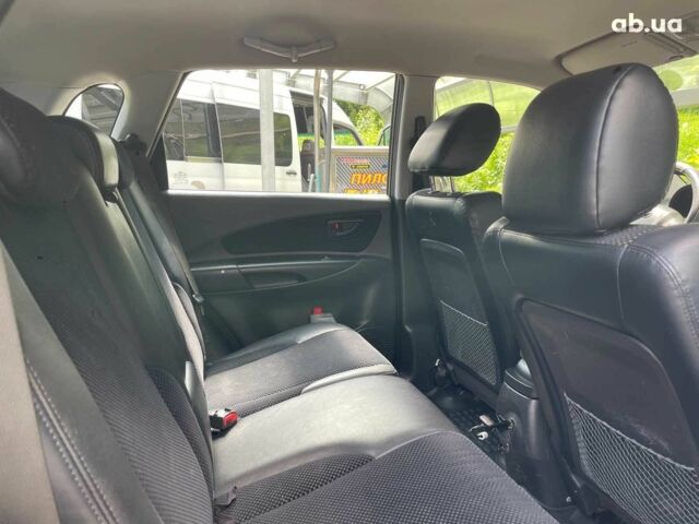 Серый Хендай Туксон, объемом двигателя 2 л и пробегом 240 тыс. км за 10990 $, фото 20 на Automoto.ua
