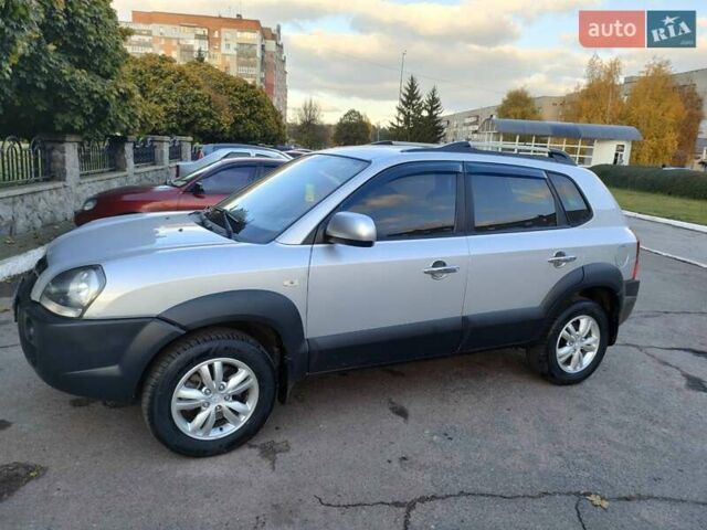 Хендай Туксон 2011 в Сумах на Automoto.ua Серый Хендай Туксон, объемом двигателя 2 л и пробегом 147 тыс. км за 9800 $, фото 19 на Automoto.ua