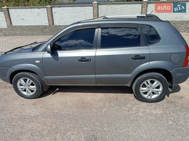 Сірий Хендай Туксон, об'ємом двигуна 2 л та пробігом 159 тис. км за 8800 $, фото 9 на Automoto.ua