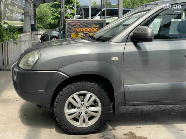 Серый Хендай Туксон, объемом двигателя 2 л и пробегом 240 тыс. км за 10990 $, фото 10 на Automoto.ua